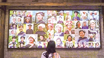     8月24日，記者來(lái)到廣西民族博物館，見到這幅展現(xiàn)各民族笑臉的照片。廣西擁有壯、漢、瑤、苗、侗、仫佬、毛南、回、京、彝、水、仡佬12個(gè)世居民族，少數(shù)民族人口占廣西總?cè)丝诘?9%。